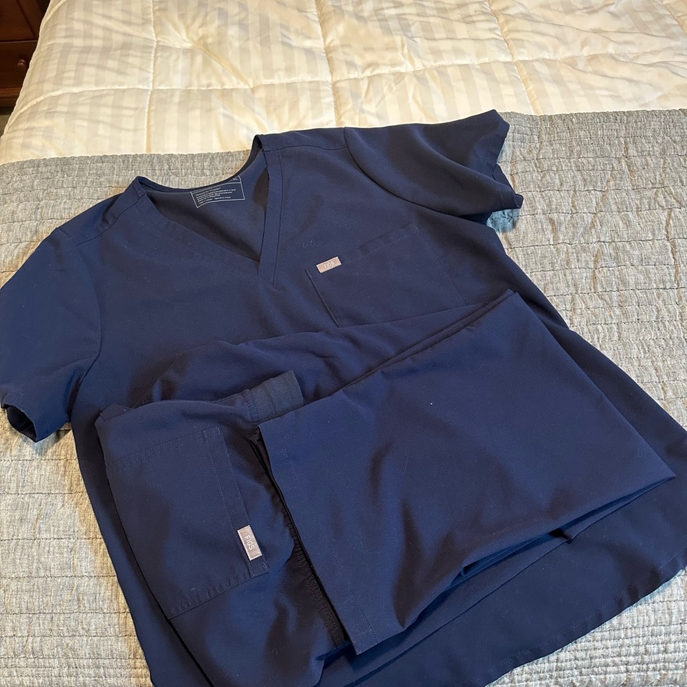 Ladies FIGS scrub set XL navy